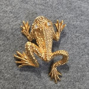 St John Signed Brooch Vintage Gold Tone Climbing Frog With Clear Crystal Eye's